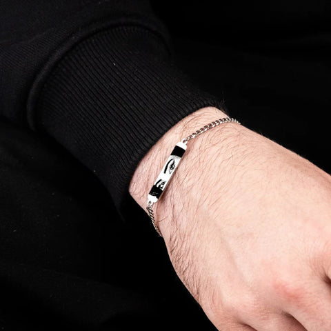 "Eye-Catching Silver Bracelet