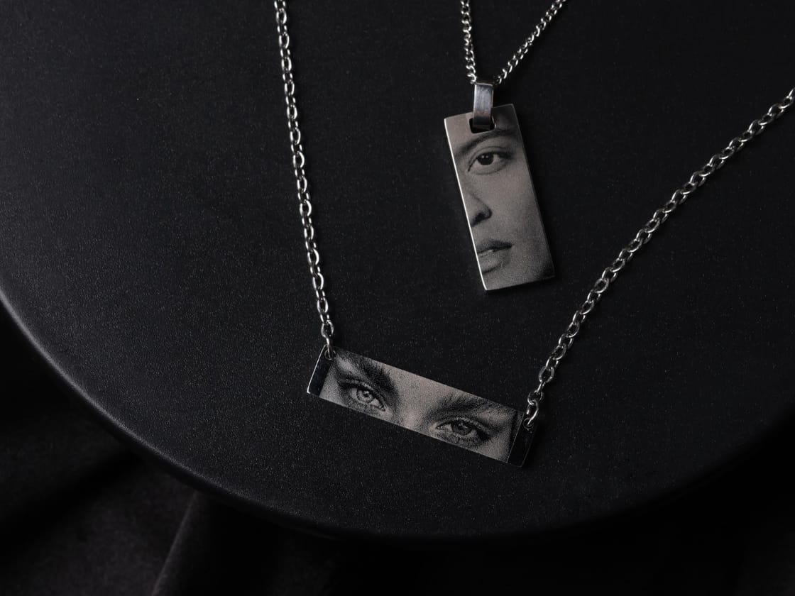 "Gaze Black Necklaces"